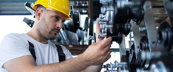 Professional industrial motor and generator repair services by Deluxe Energy in Abu Dhabi